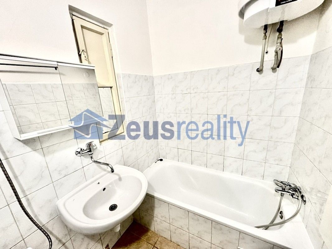 Pronájem byt 1+kk - Ronkova, Praha 8 - Libeň, 27 m² - 5