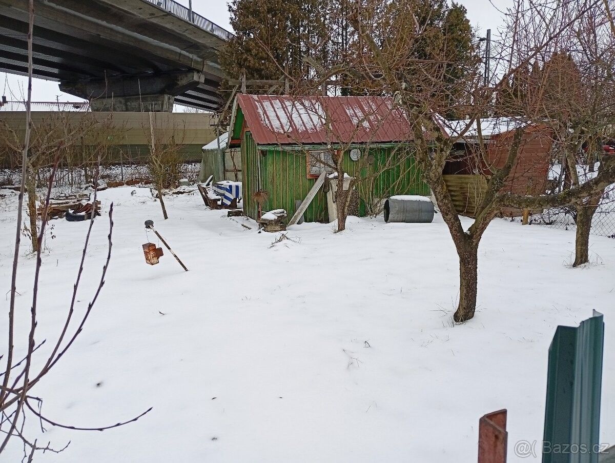 Zahrady, 987 66, Zahraničí