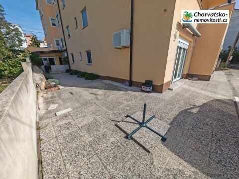 Byty, 987 66, Zahraničí