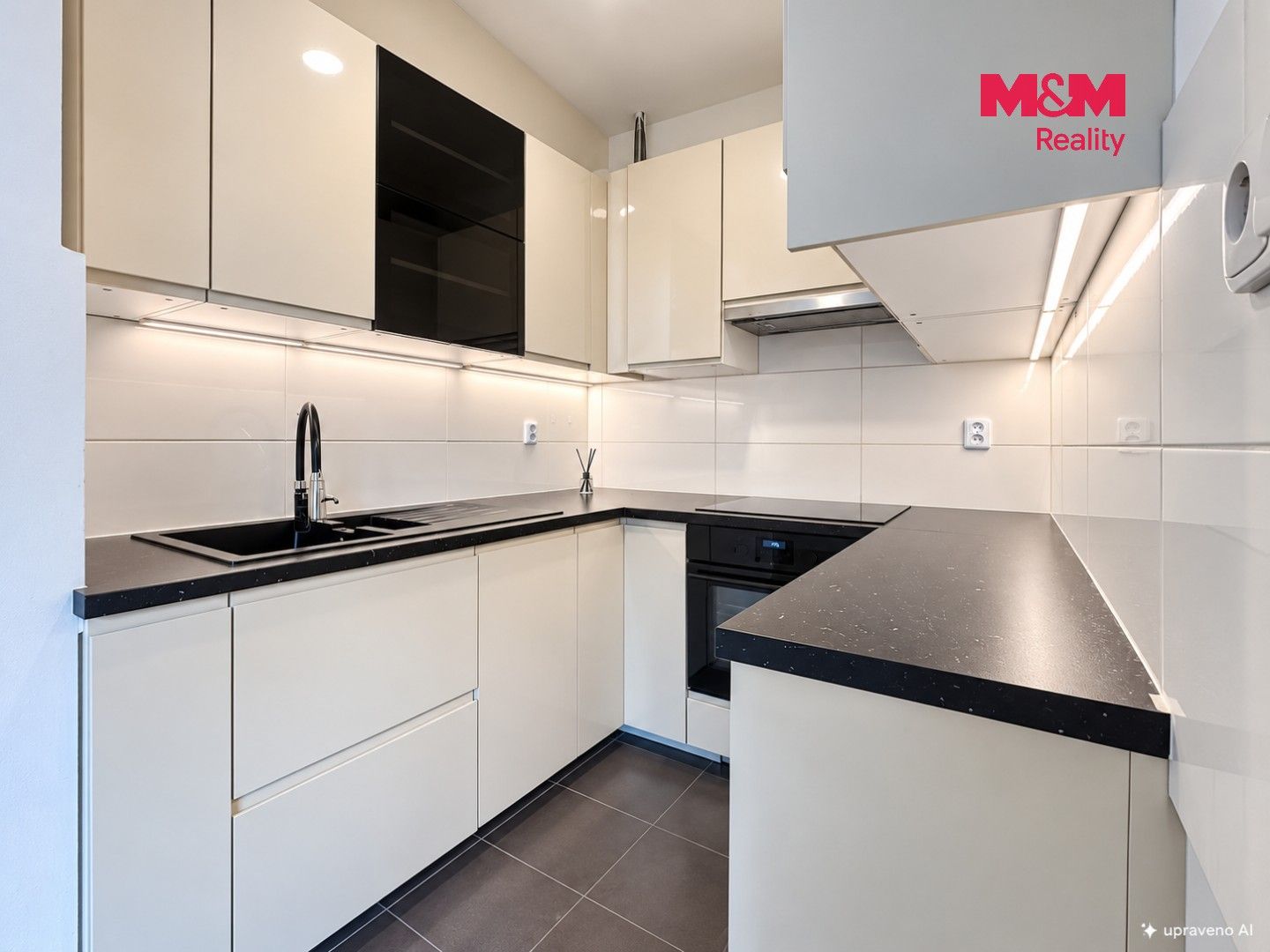 Byt 2+1 · 63 m² · U silnice, Praha - 3