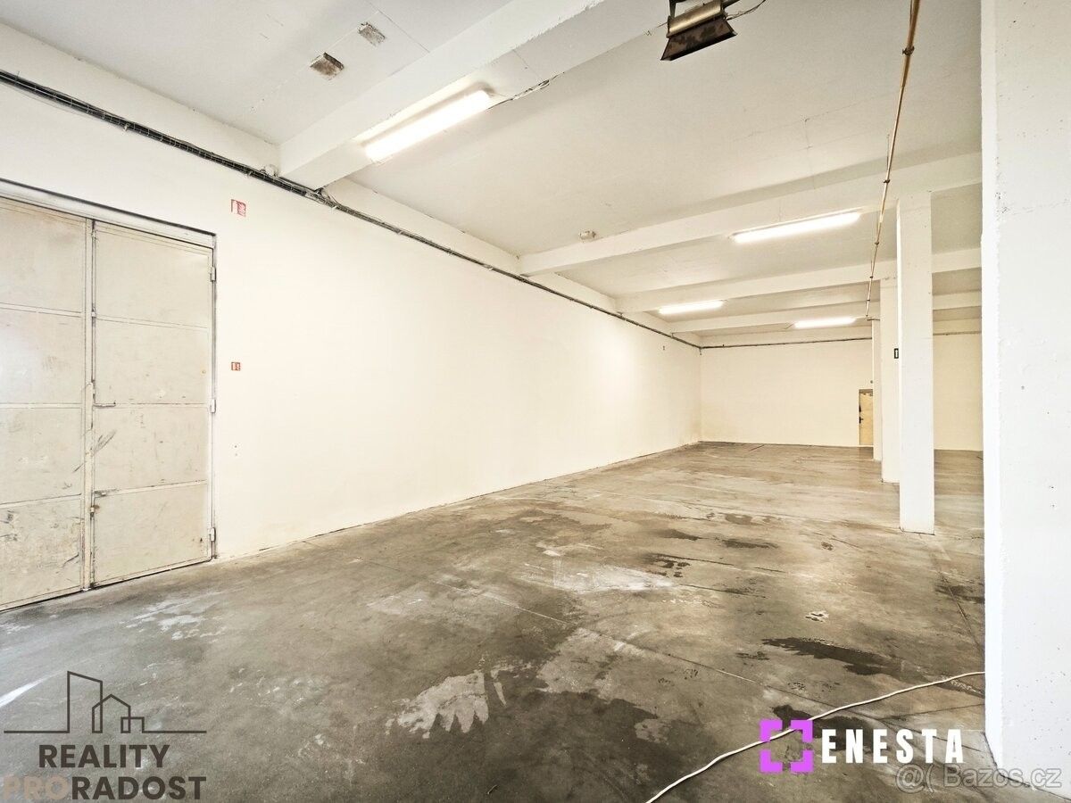 Sklady, Tursko, 252 65