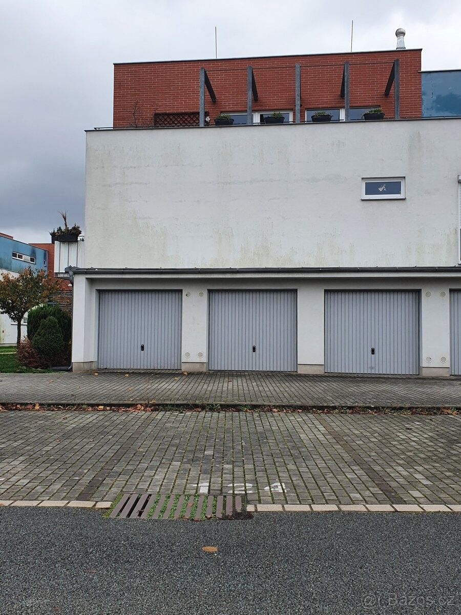 Garáže, Hradec Králové, 500 09 - 1