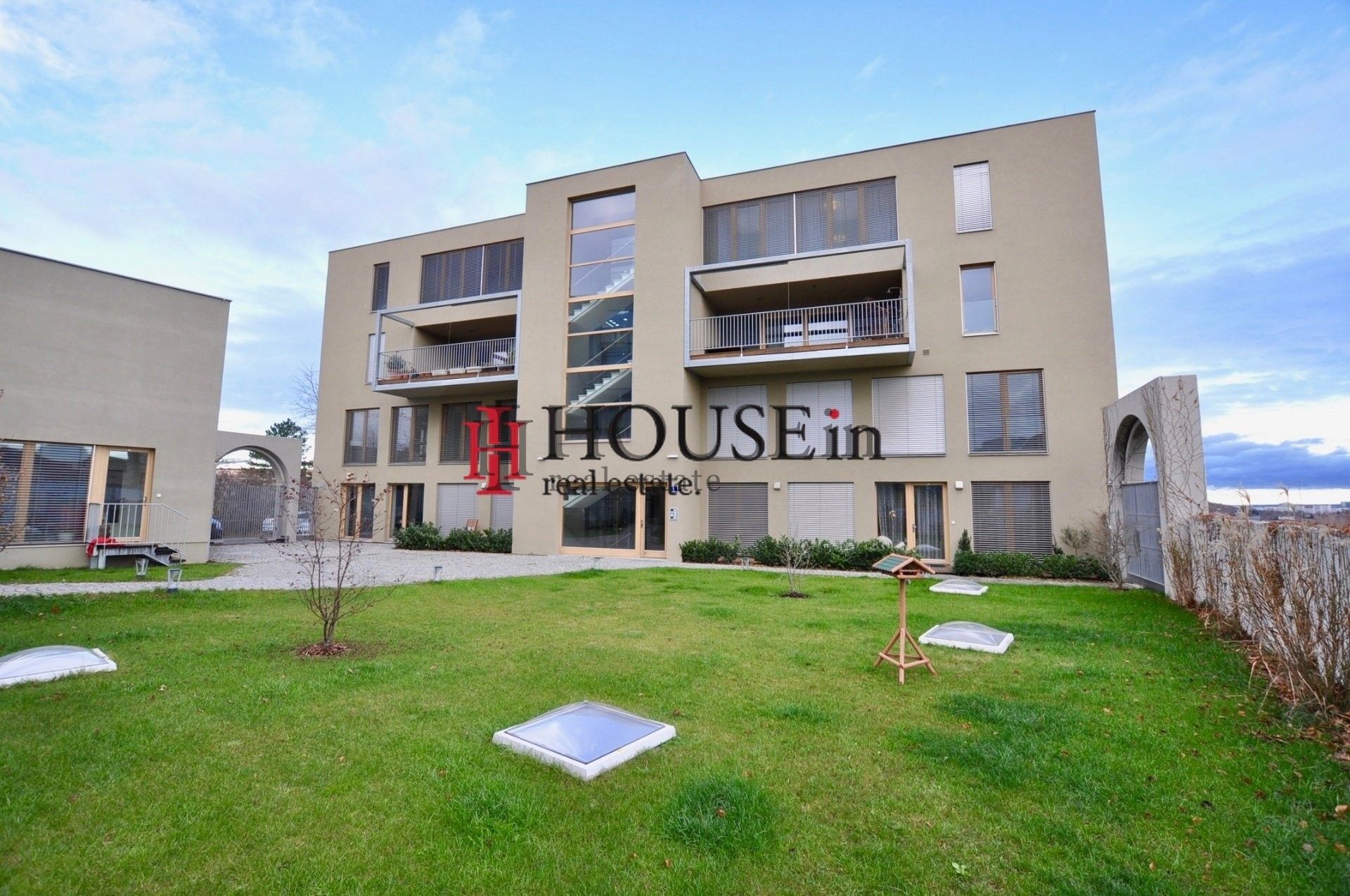 Pronájem garáž - Na vysoké I, Praha, 12 m²