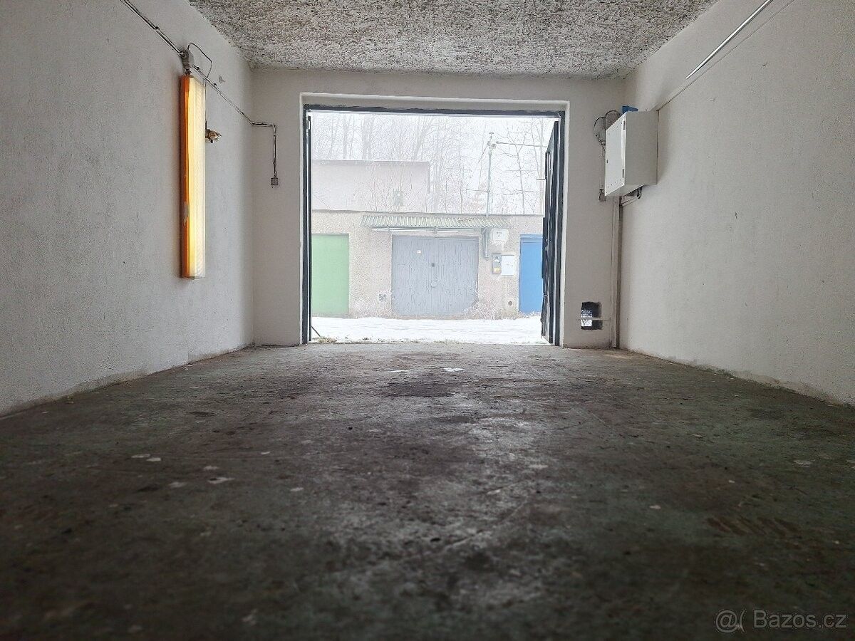 Garáže, Ostrava, 710 00