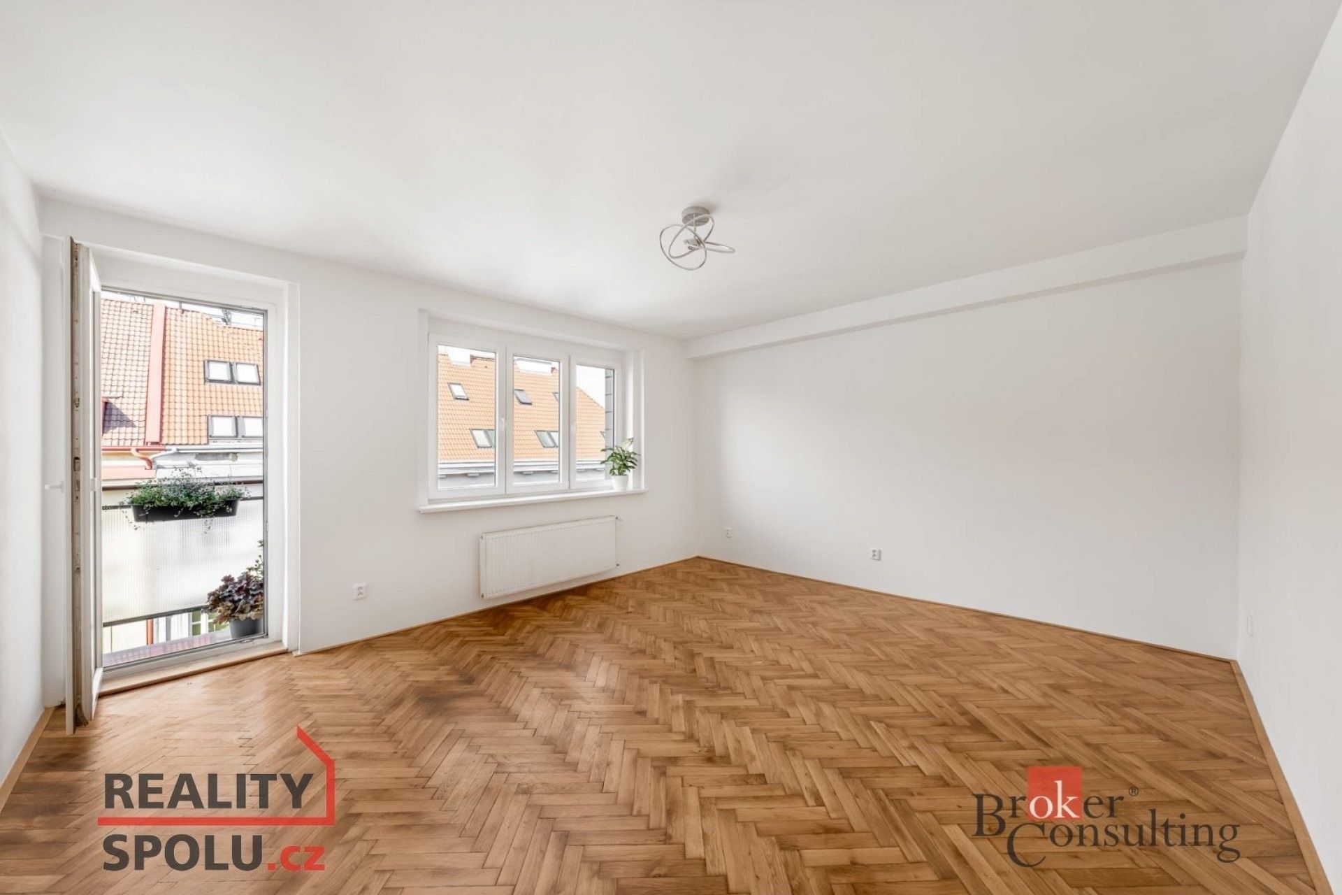 Pronájem byt 3+1 - Petrohradská, Praha, 70 m²