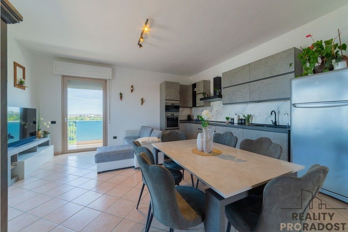 Prodej byt - 987 66, Zahraničí