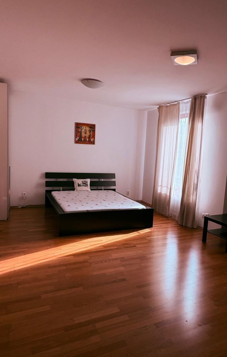 Pronájem byt 1+kk - Varhulíkové, Praha - Holešovice, 47 m² - 2