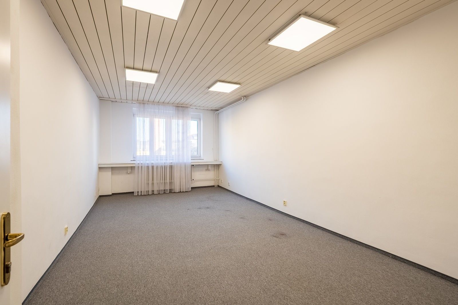 Pronájem kancelář - Přístavní, Praha, 37 m²