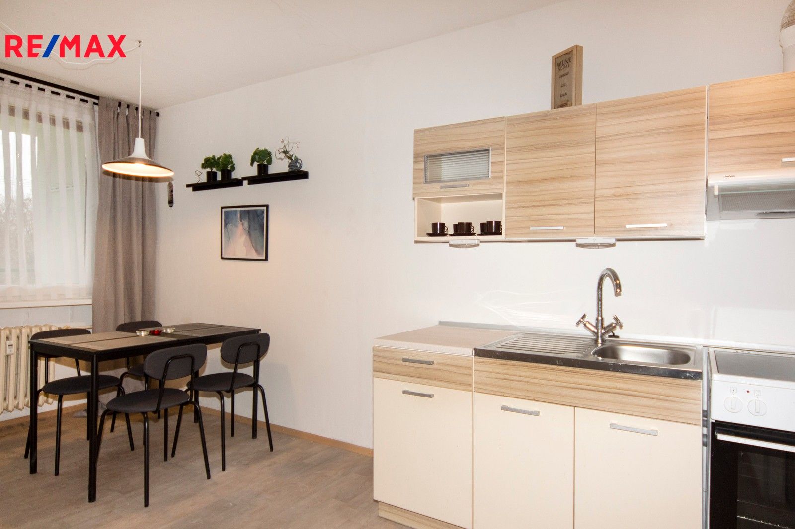 Pronájem byt 2+kk - Jažlovická, Praha, 41 m²