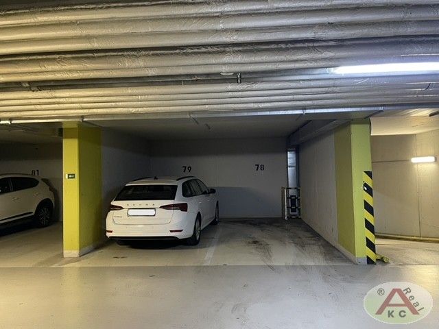 Pronájem garáž - Sluneční náměstí, Praha, 15 m²