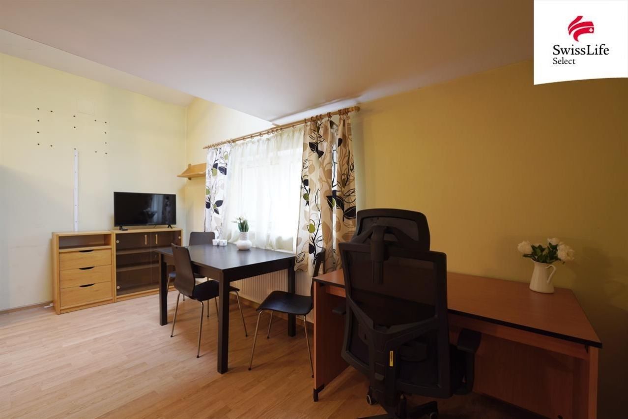 Pronájem byt 2+kk - Turnovská, Praha, 35 m²