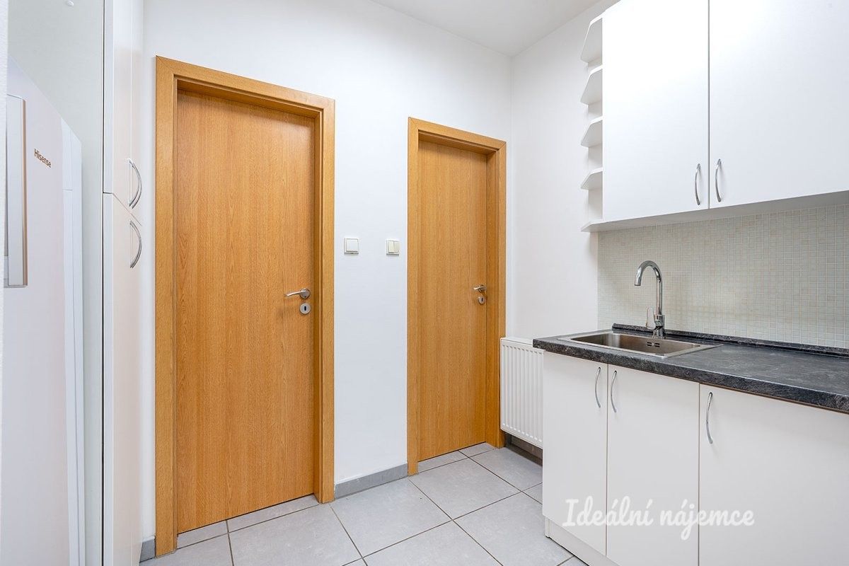 Byt 2+kk · 54 m² · Brandejsovo náměstí, Praha - 3