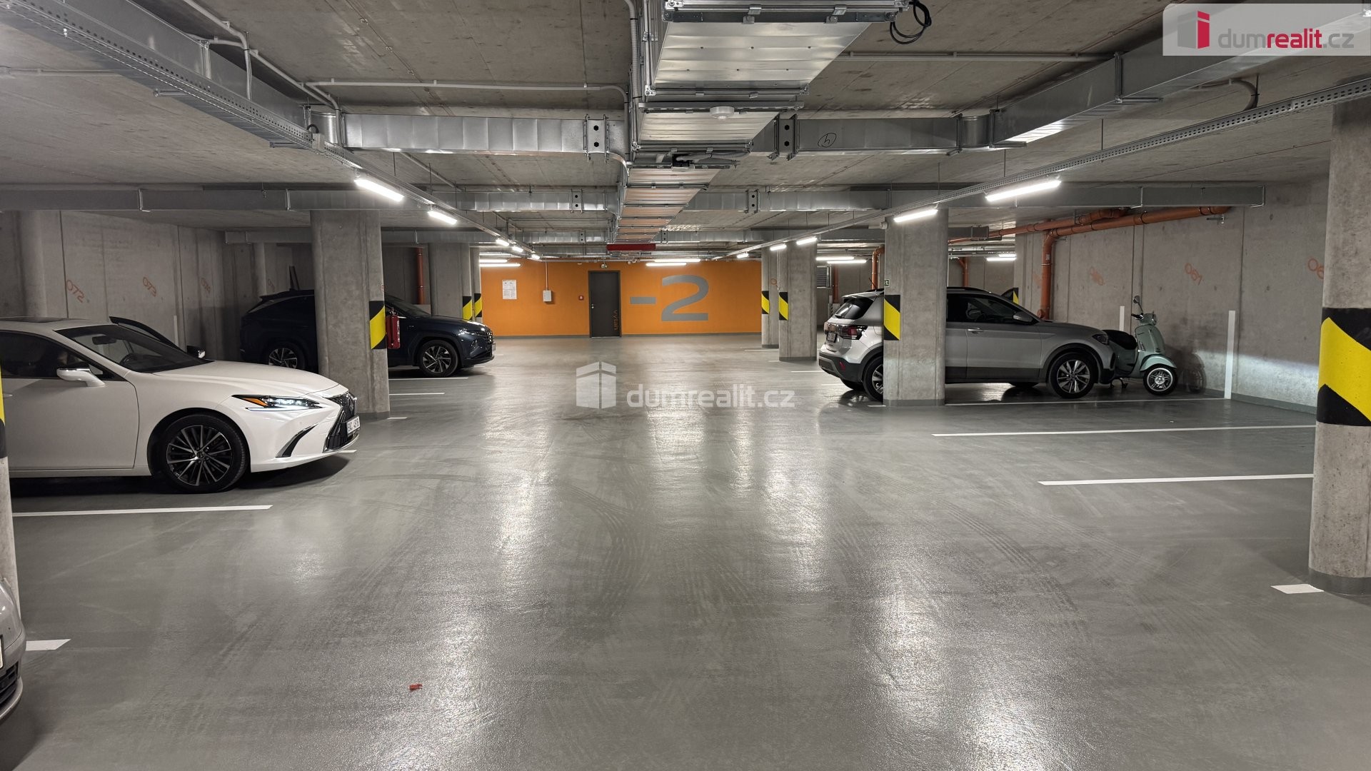 Garáž · 17 m² · U Komína 368, Praha Radlice - 3