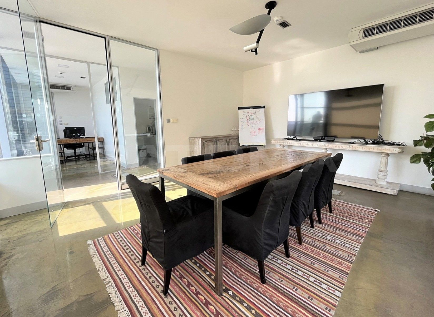 Pronájem kancelář - Jankovcova, Praha, 366 m²