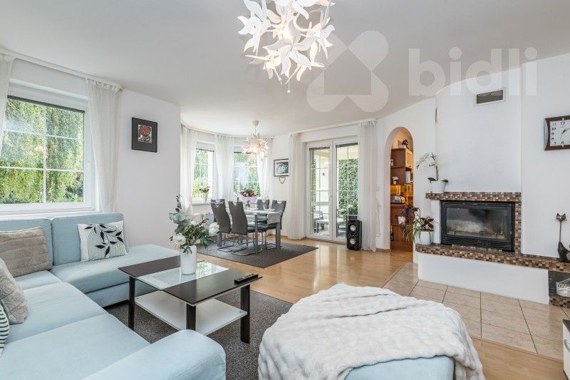 Prodej rodinný dům - Brusnicová, Květnice, 194 m²