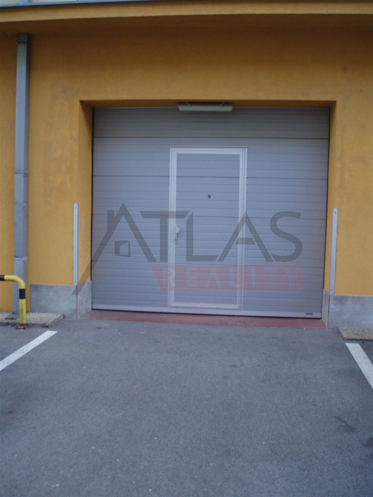 Pronájem garáž - Českomoravská, Praha, 20 m²