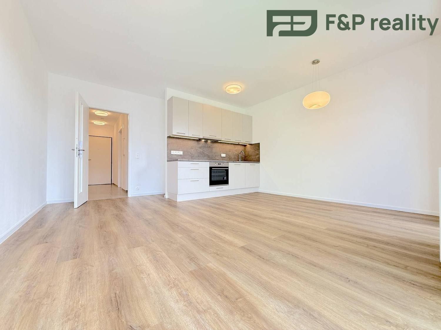 Pronájem byt 2+kk - Milánská, Praha, 55 m²