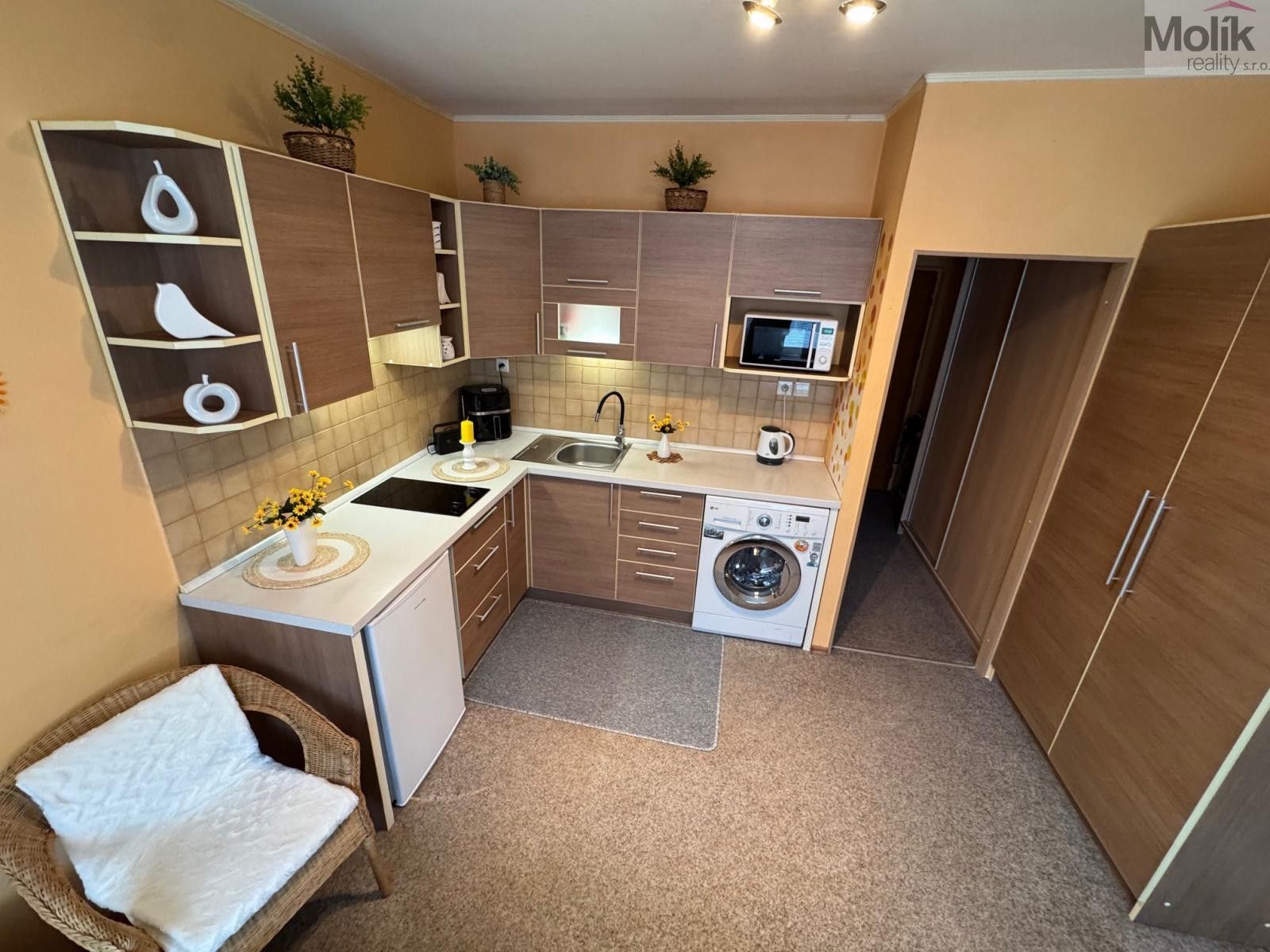 1+1, Marš. Rybalka, Most, 35 m²