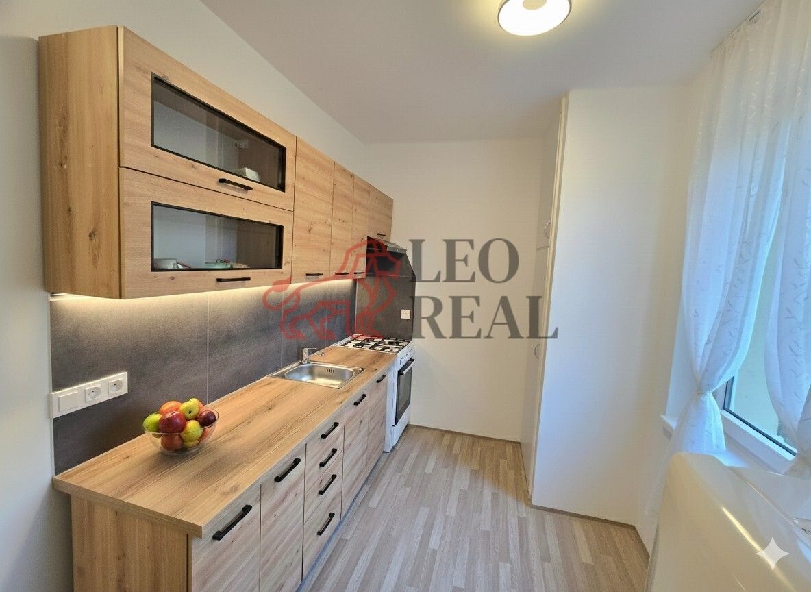 Pronájem byt 2+1 - Púchovská, Praha, 44 m²