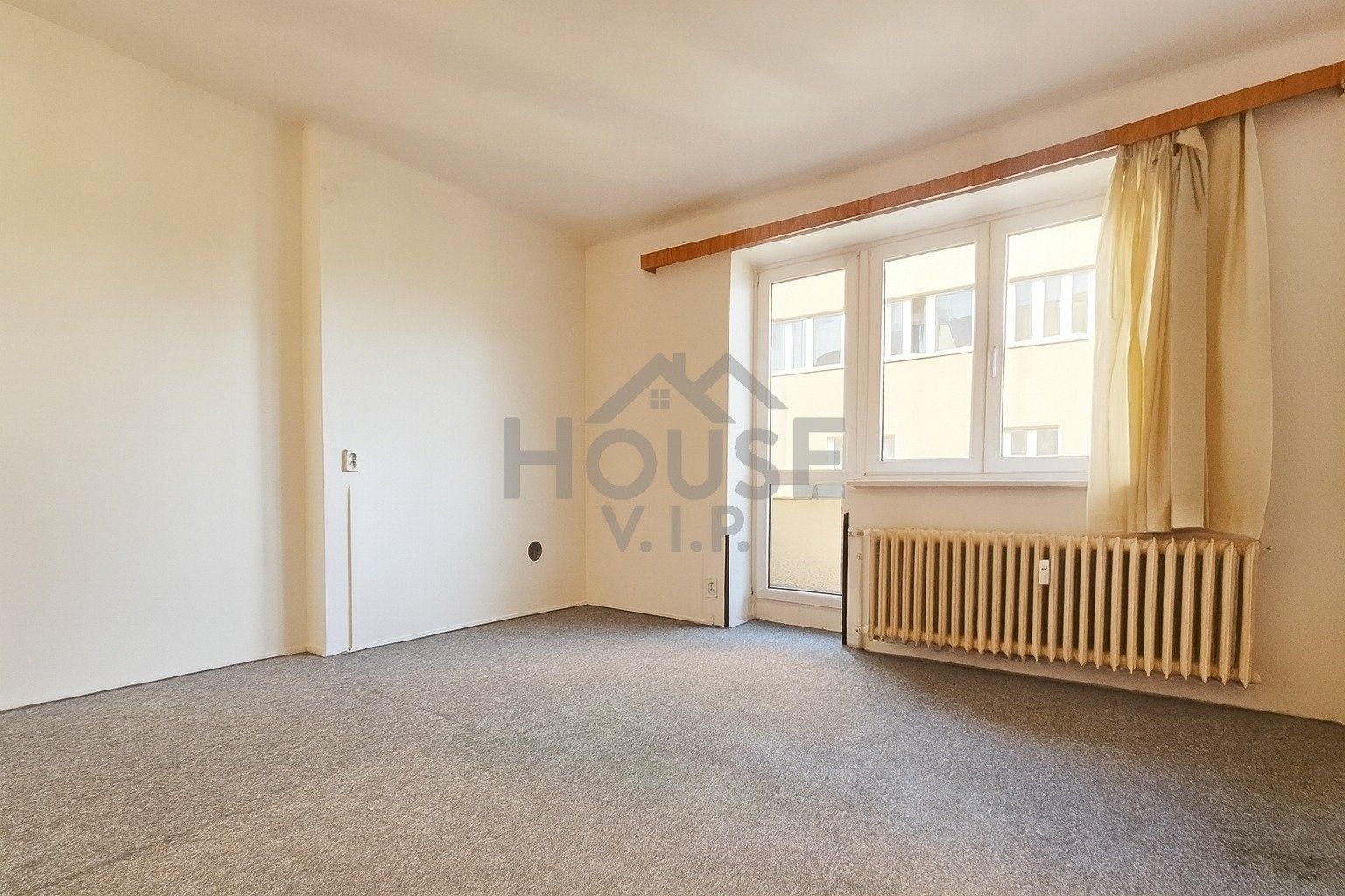 Prodej byt 2+1 - 28. pluku, Praha, 64 m²
