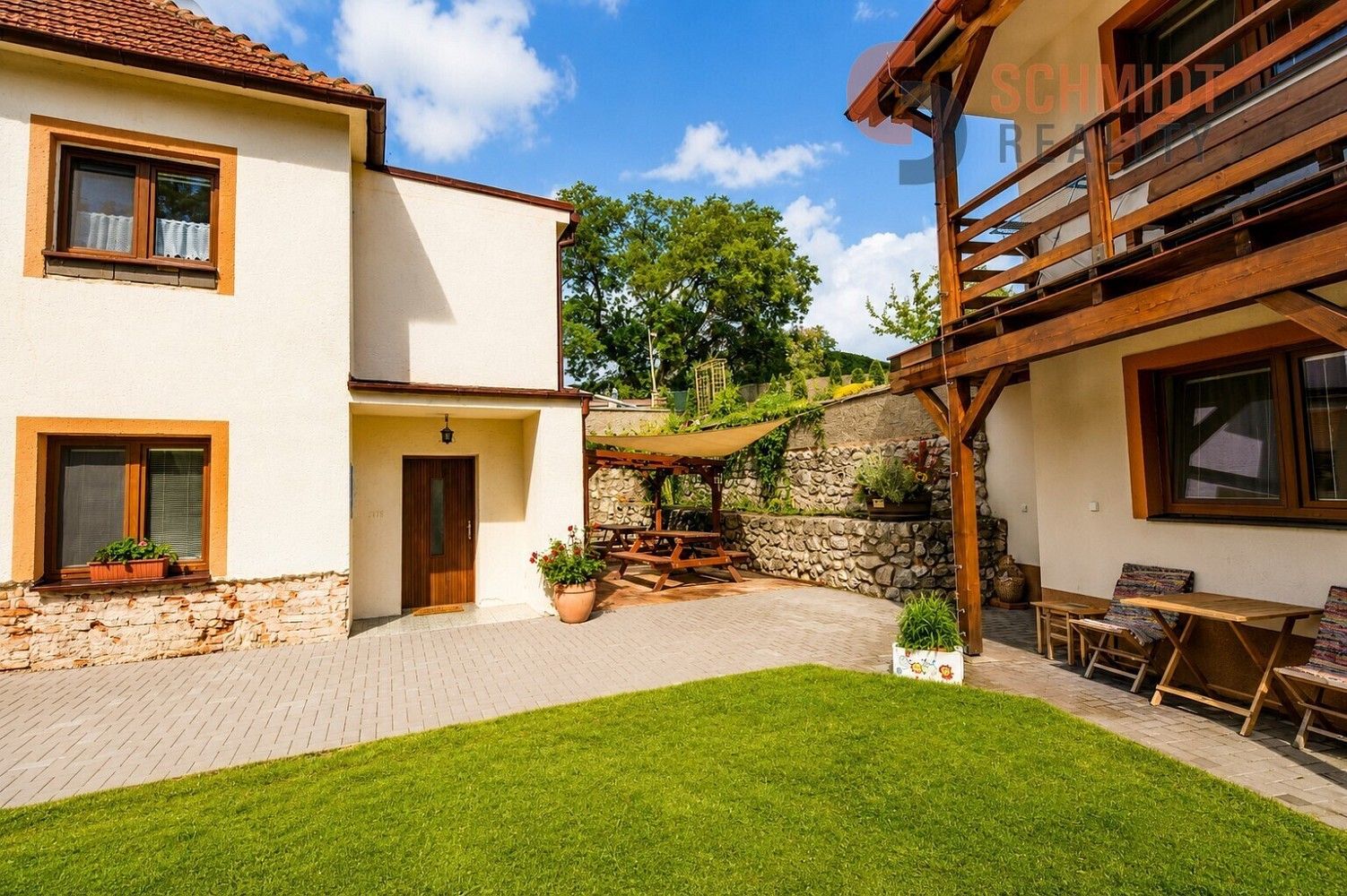 Ubytovací zařízení, 323 m²