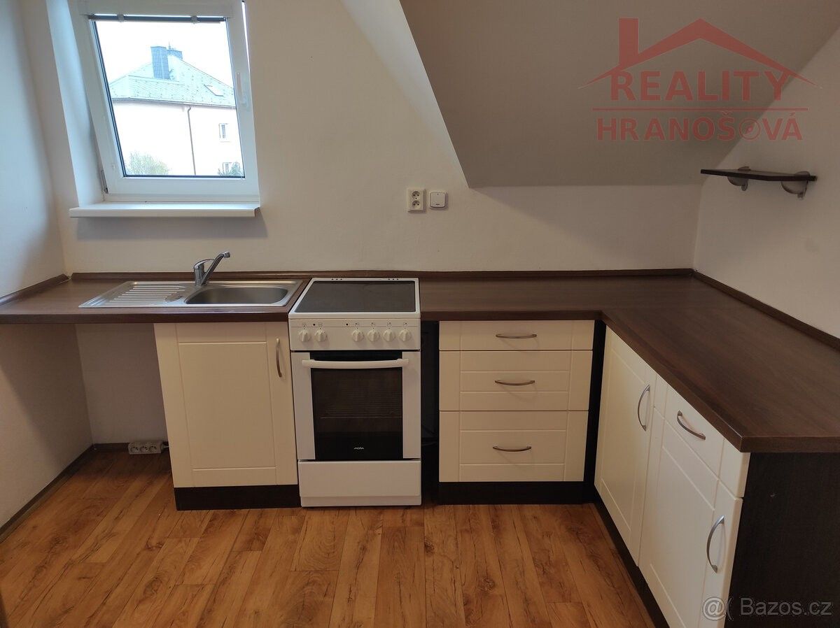 Pronájem byt - Dolní Benešov, 747 22