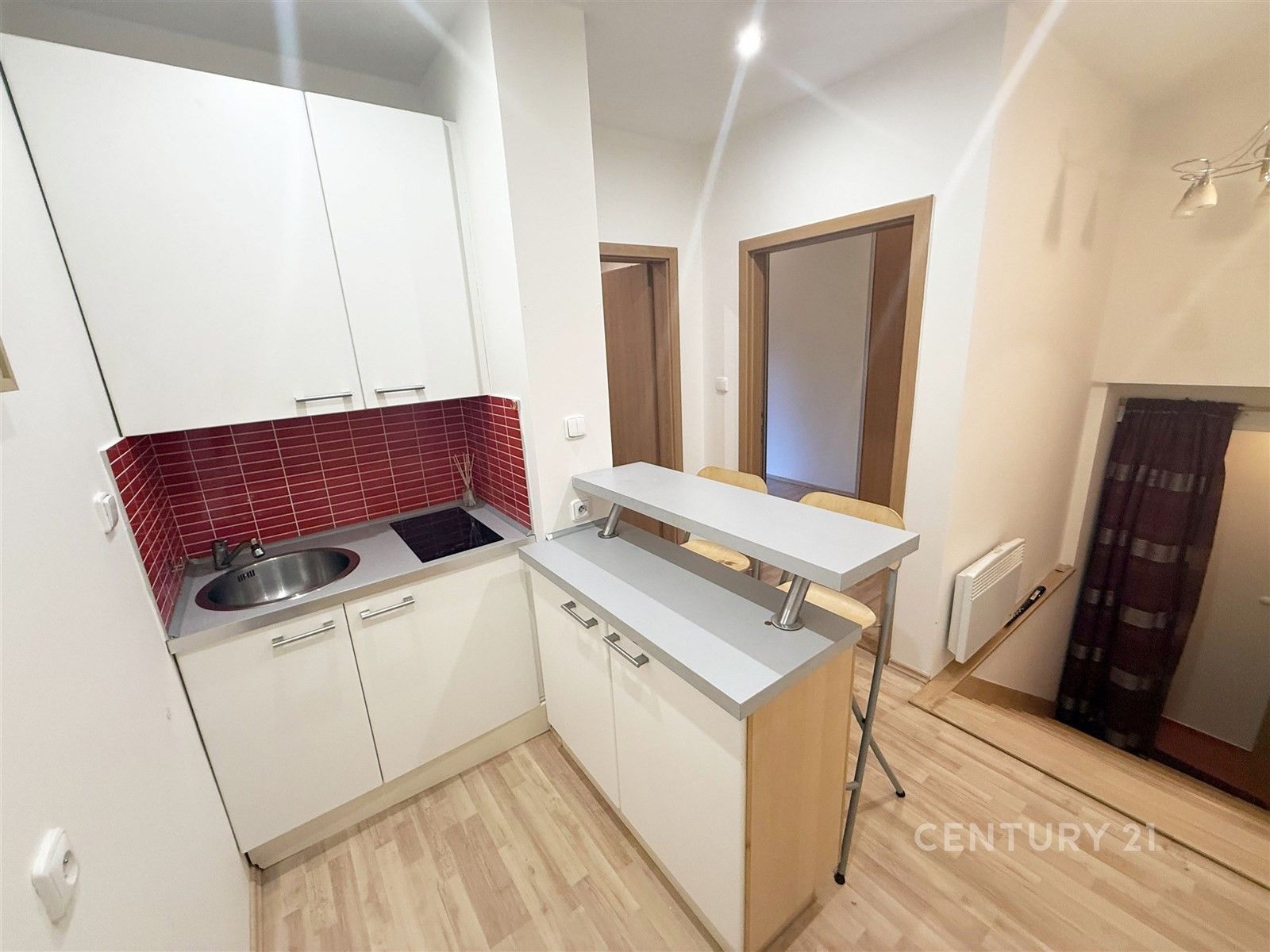 Pronájem byt 1+kk - U gymnázia 1234, Praha Nusle, 28 m² - 5
