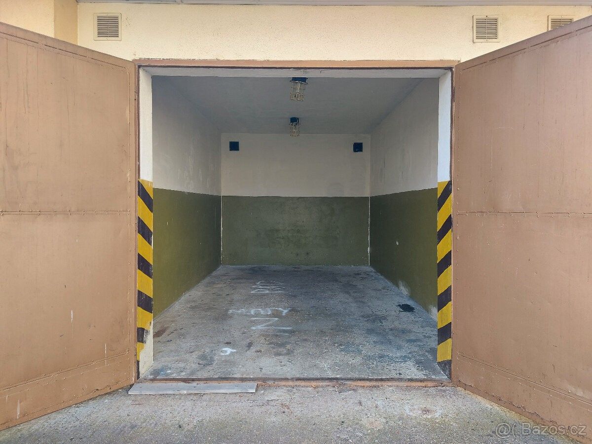 Pronájem garáž - Strážnice, 696 62