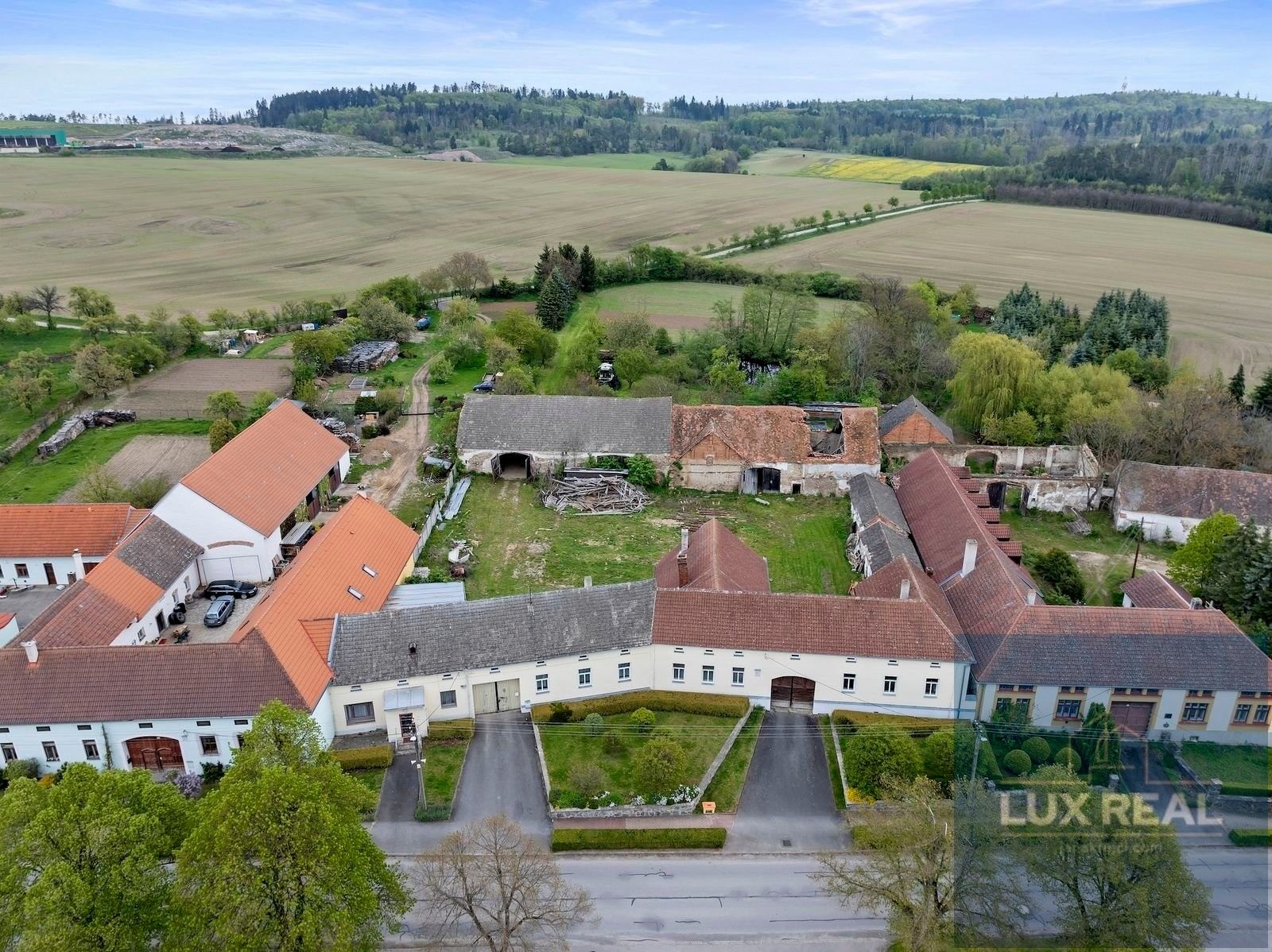 Zemědělské usedlosti, Petrůvky, 2 953 m² - 1