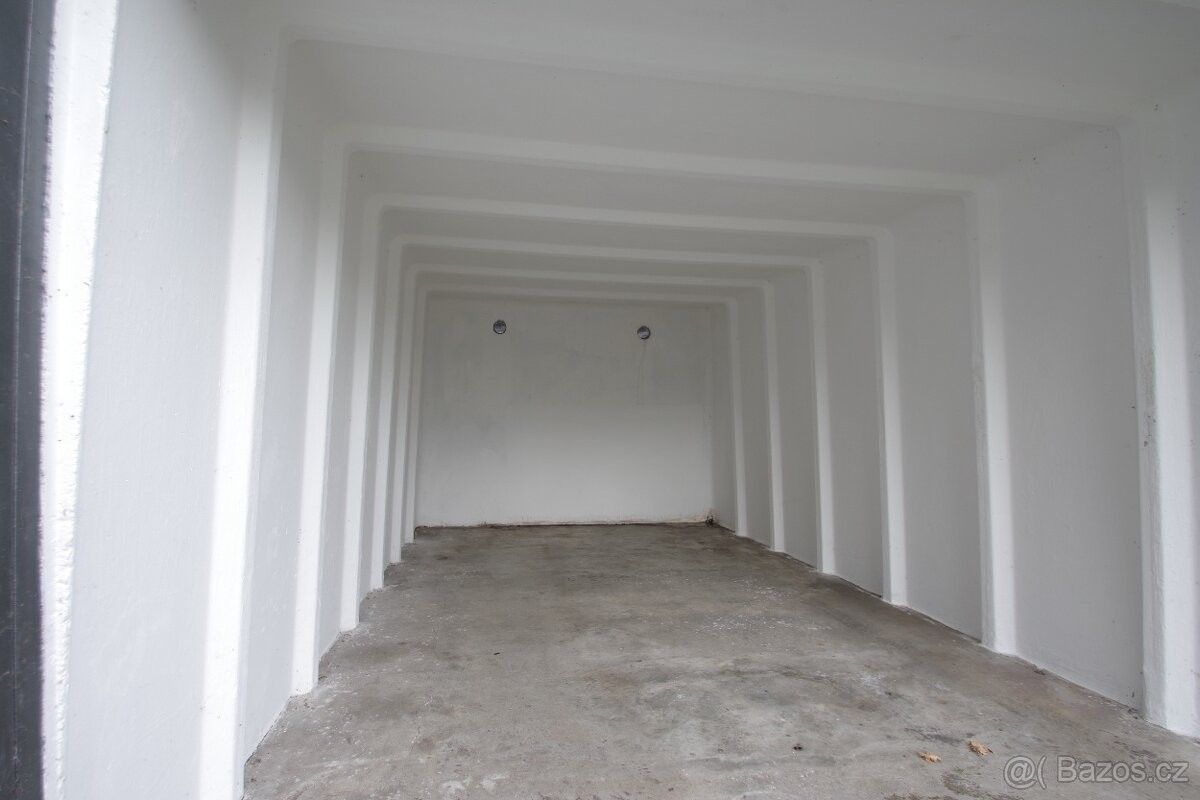 Garáže, Brno, 638 00