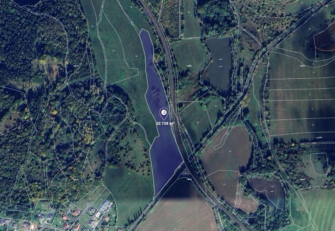 Louky, Hájek, 32 739 m²