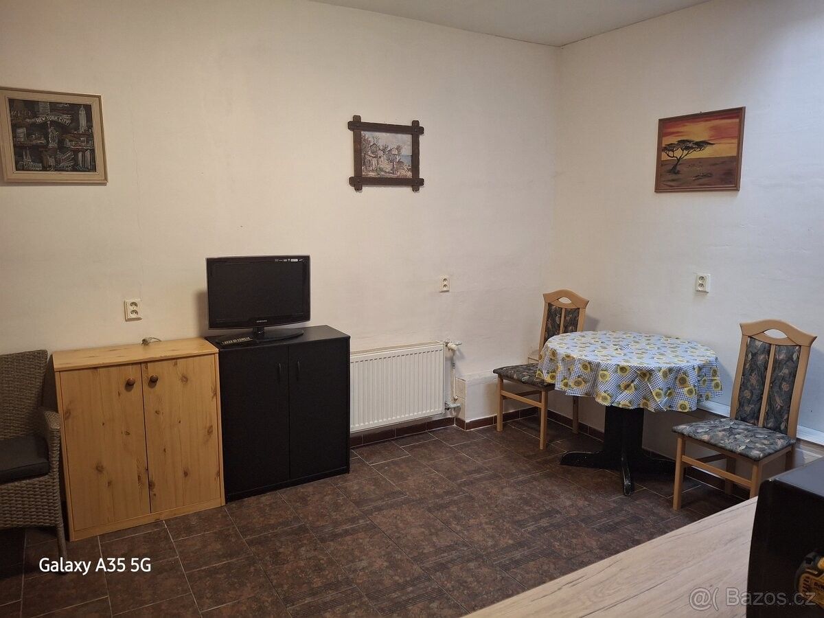 Pronájem byt - Dolní Břežany, 252 41