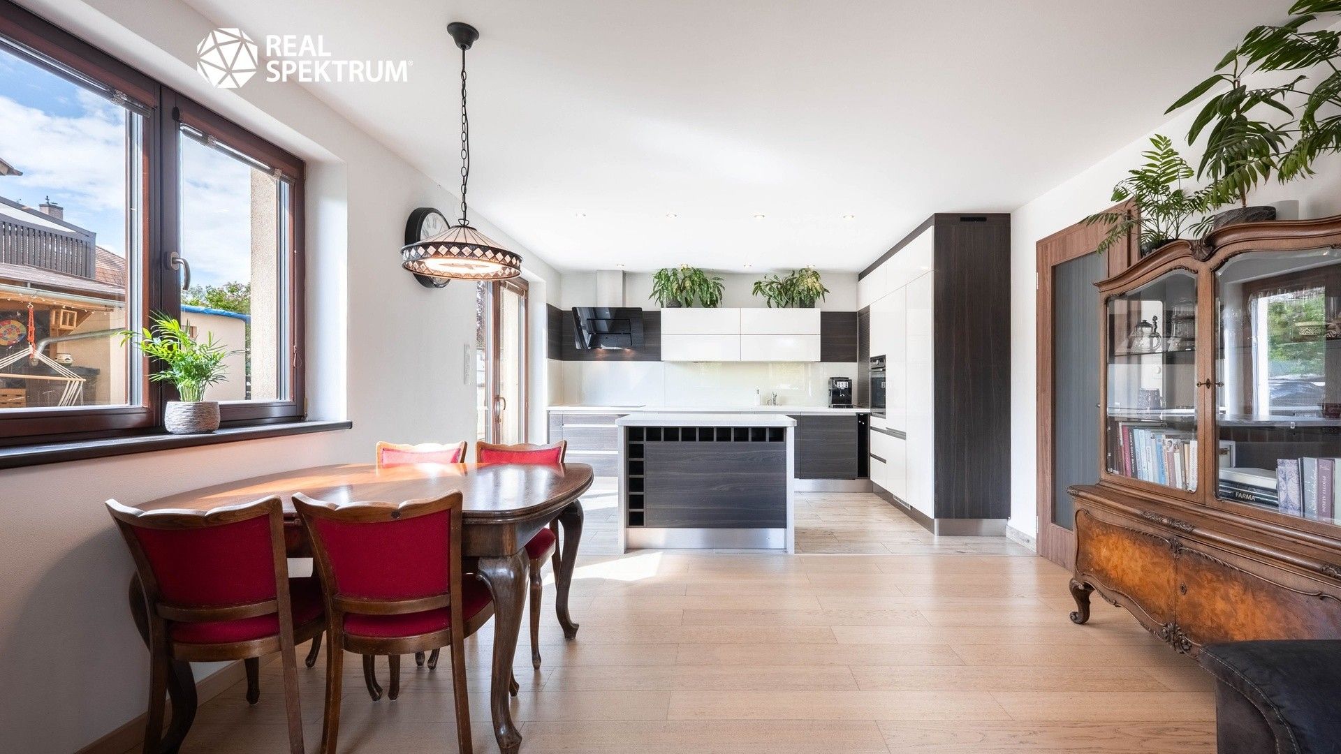 Prodej byt 4+kk - Střední, Moravany, 147 m² - 5