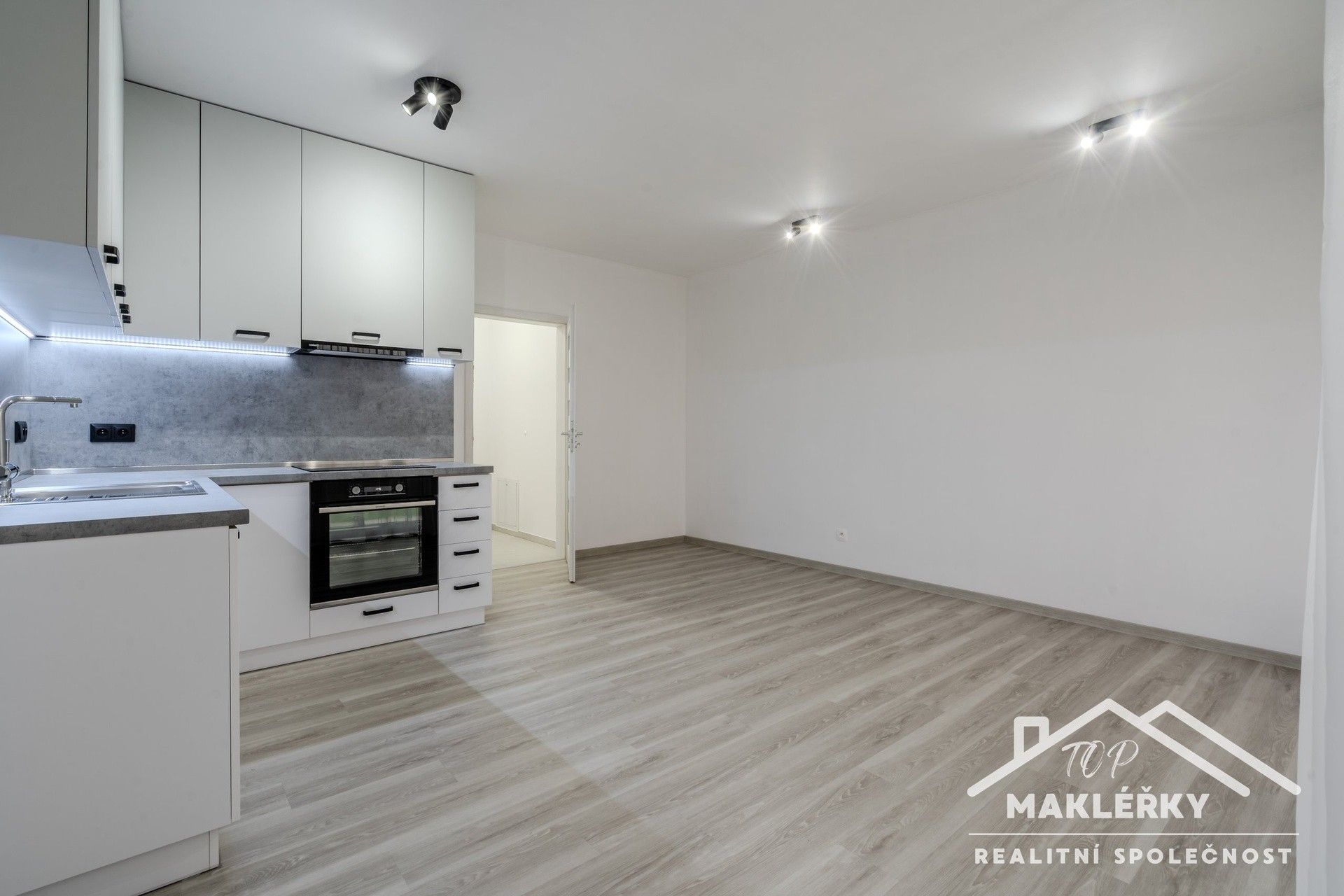 1+kk, Hrnčířská, Uhlířské Janovice, 30 m²