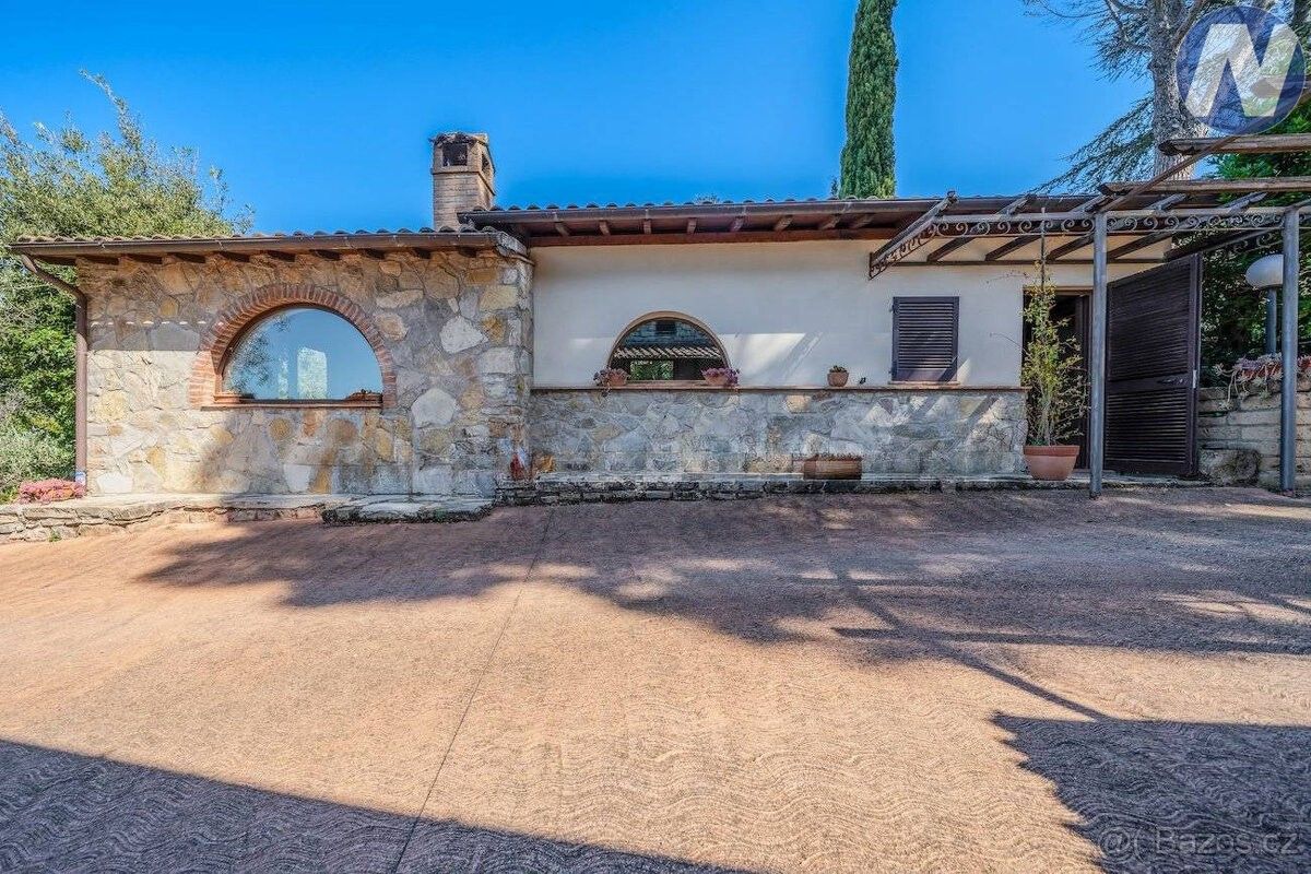 Rodinné domy, 987 66, Zahraničí