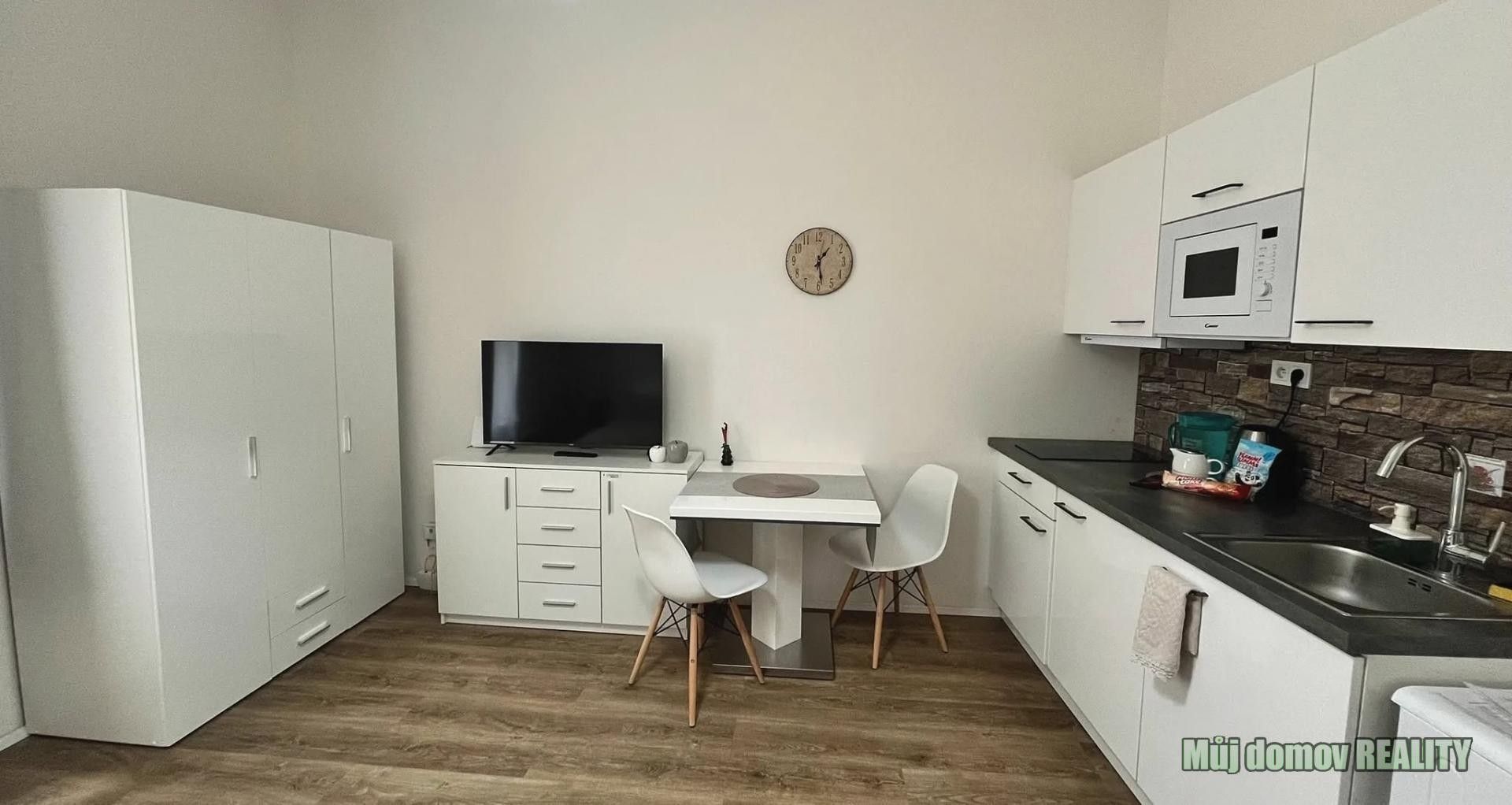 1+kk, Petrská, Praha, 30 m² - 1