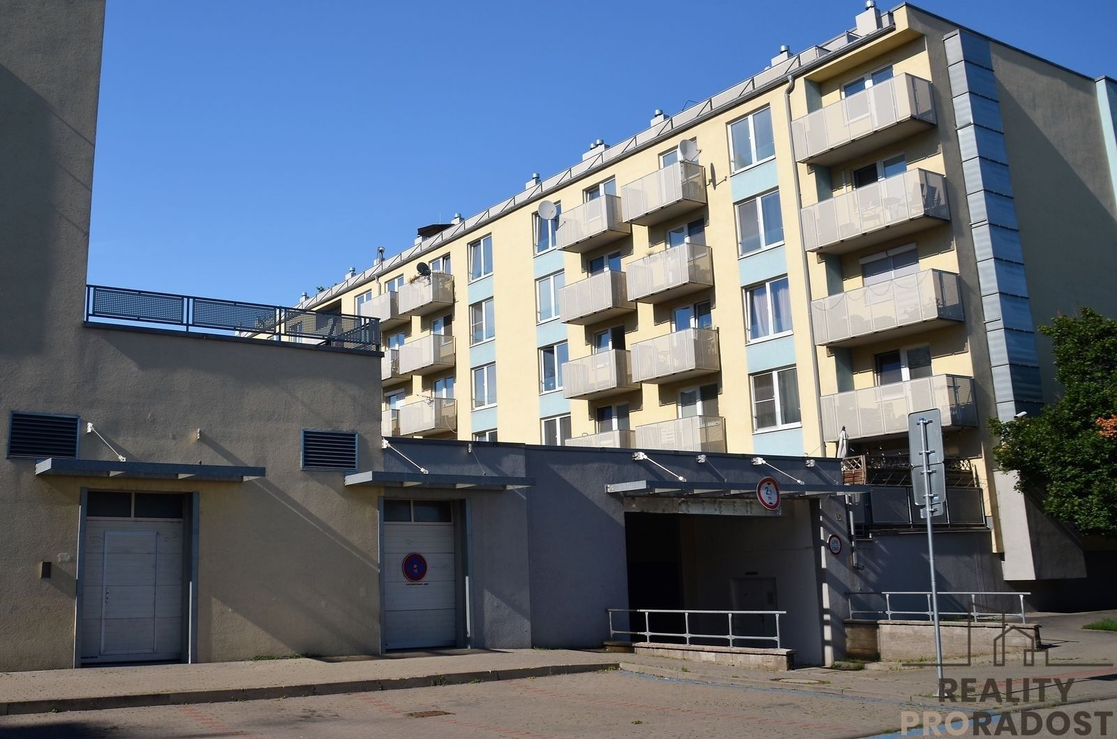 Pronájem garáž - Zderadova, Brno, 20 m²