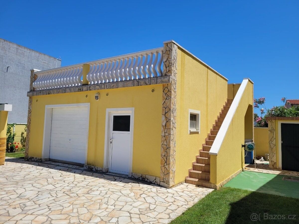 Rodinný dům · 987 66, Zahraničí - 4