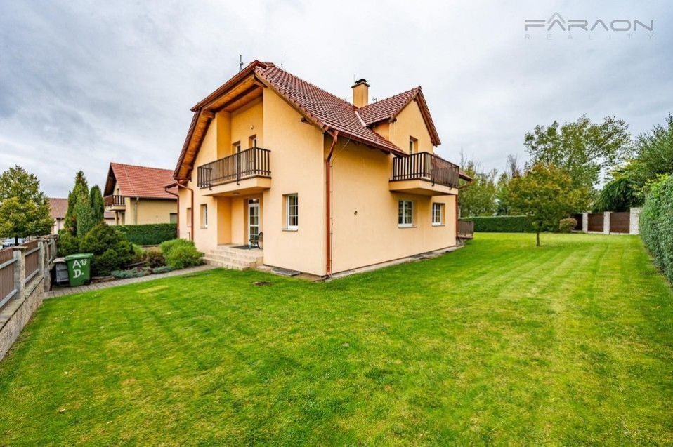 Rodinné domy, Průhonice, 400 m²