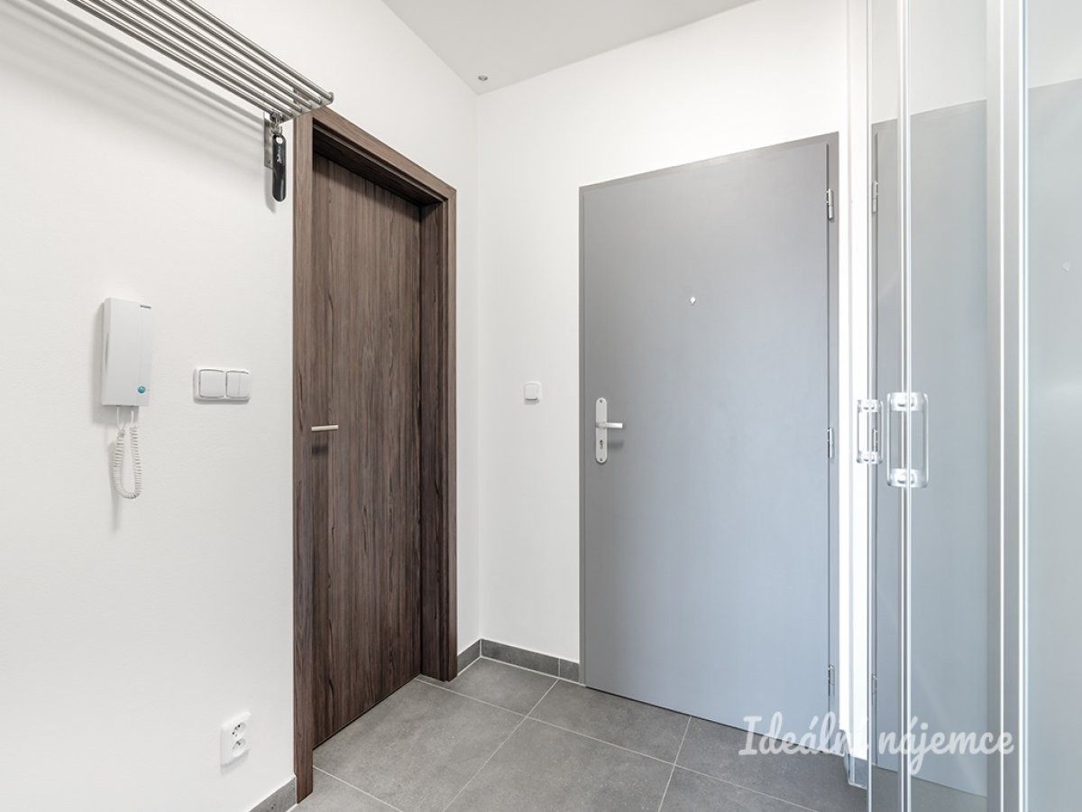 Pronájem byt 1+kk - Pod Zahrady, Přezletice, 36 m²