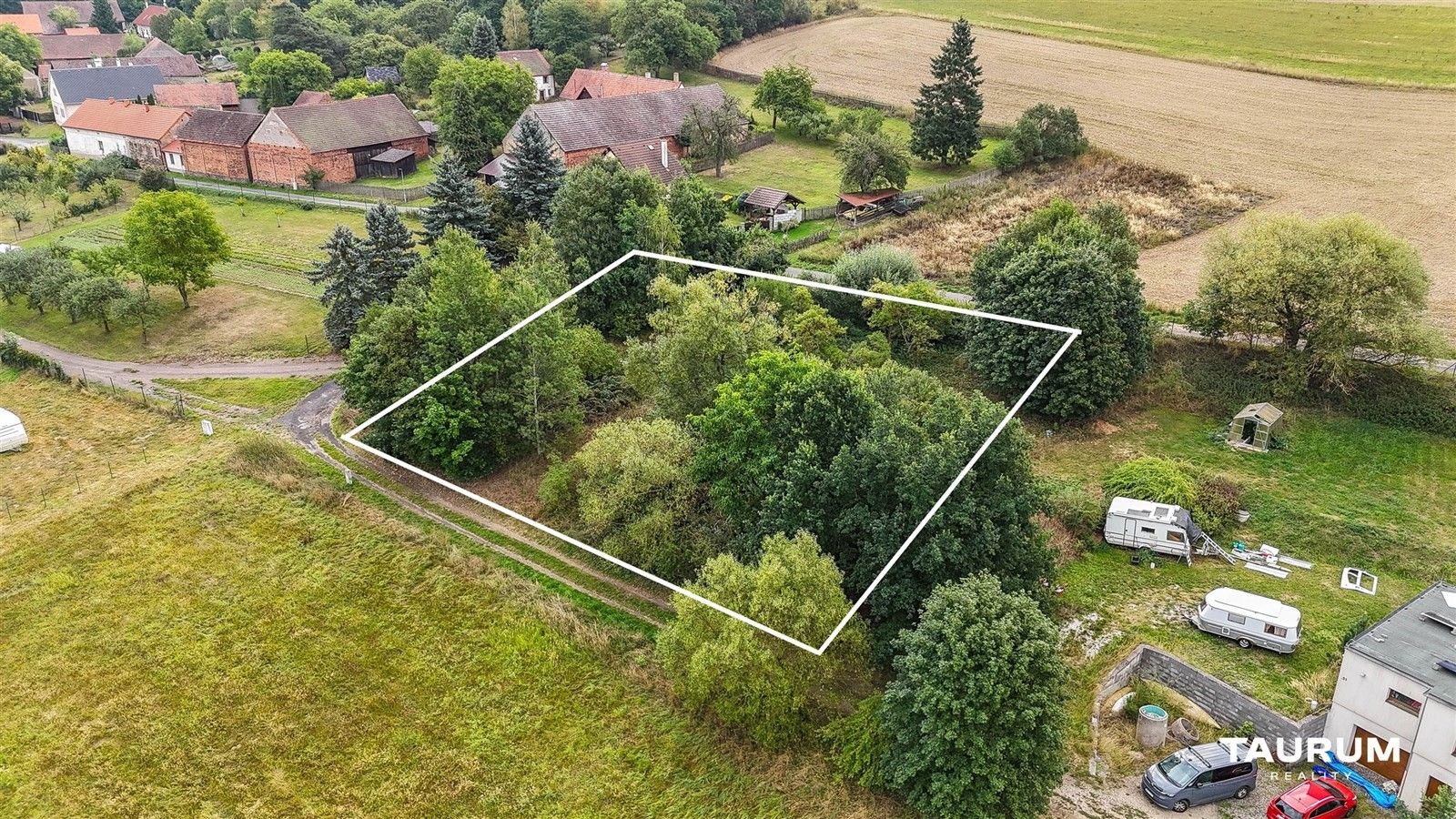 Pozemek, 1 636 m²
