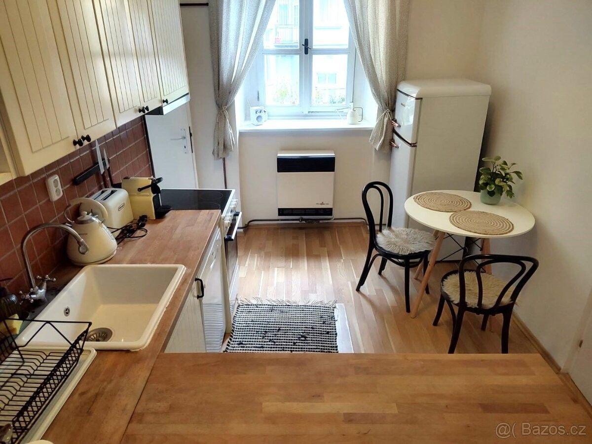 1+1, Praha, 180 00, 40 m²