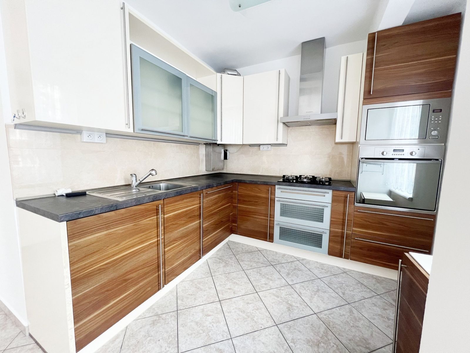 3+1, Na Šutce, Praha - Troja, 72 m² - 1