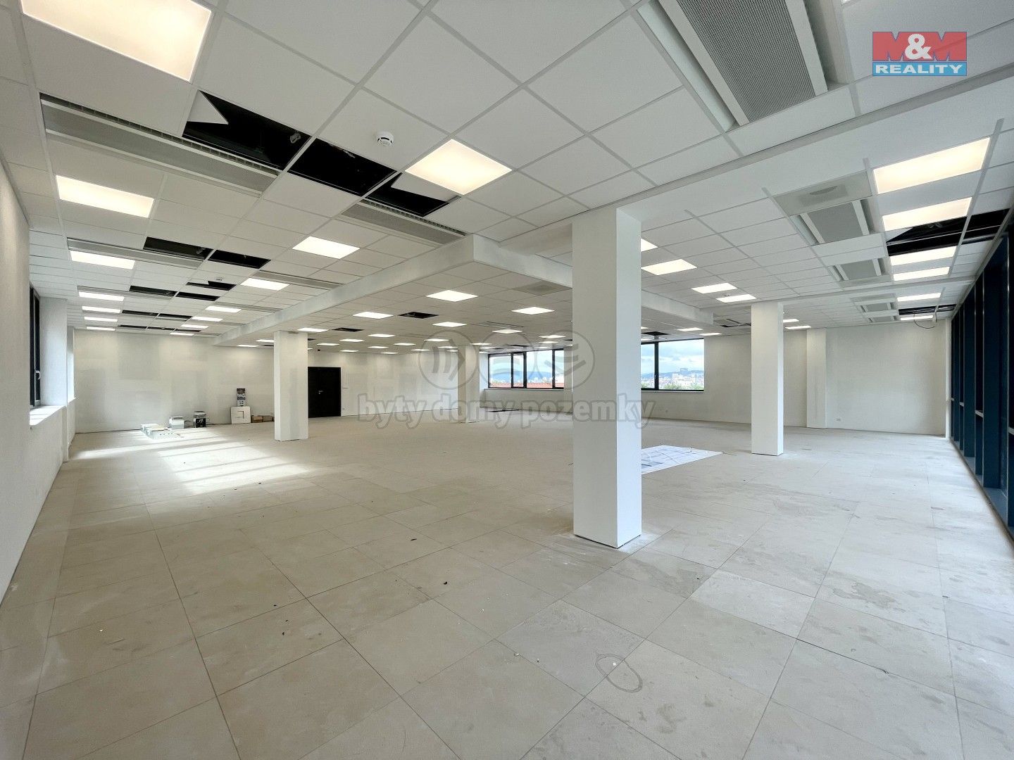 Pronájem obchodní prostory - Okružní, Brno, 275 m²