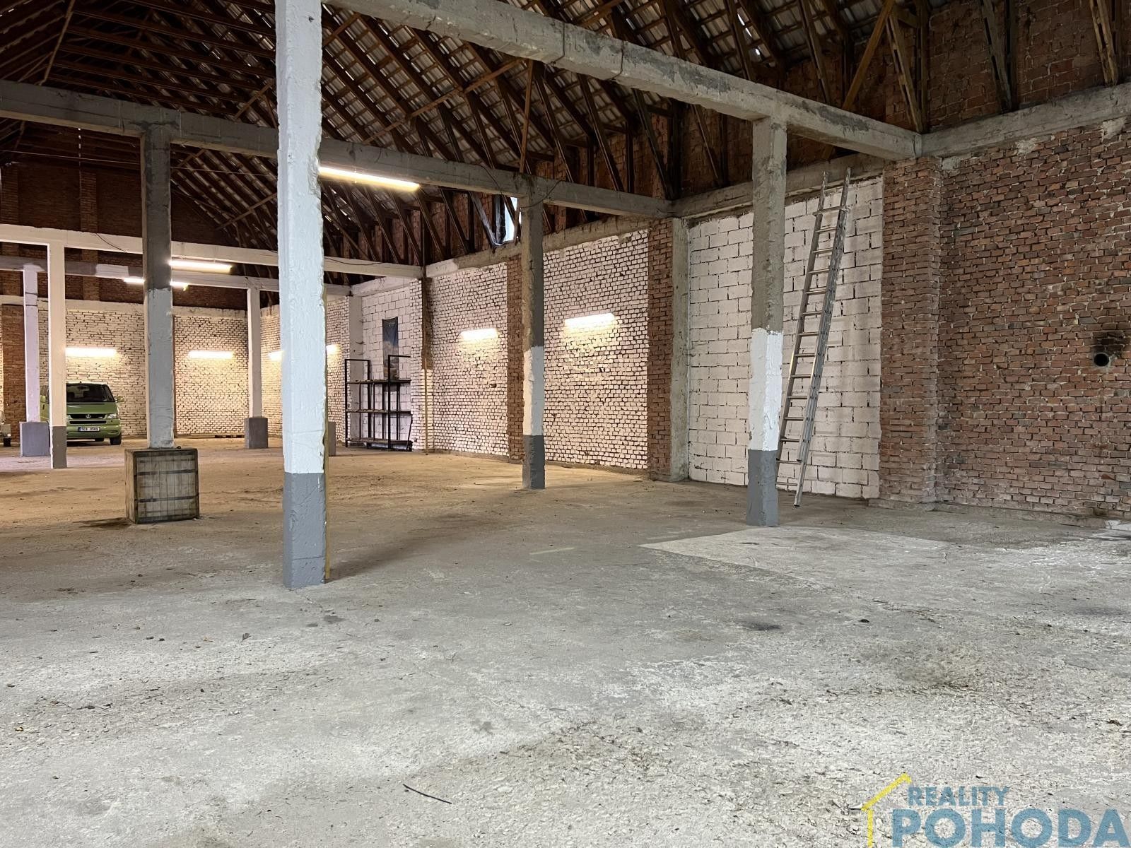 Pronájem sklad - Plchovice, 395 m²