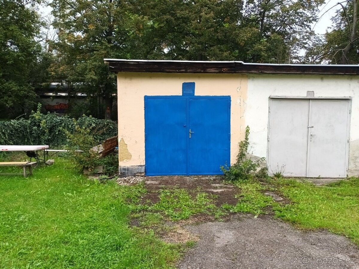 Garáže, České Budějovice, 370 01 - 1