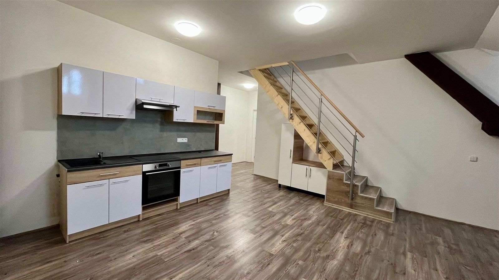 Pronájem byt 3+kk - náměstí Krále Jiřího z Poděbrad, Cheb, 90 m²