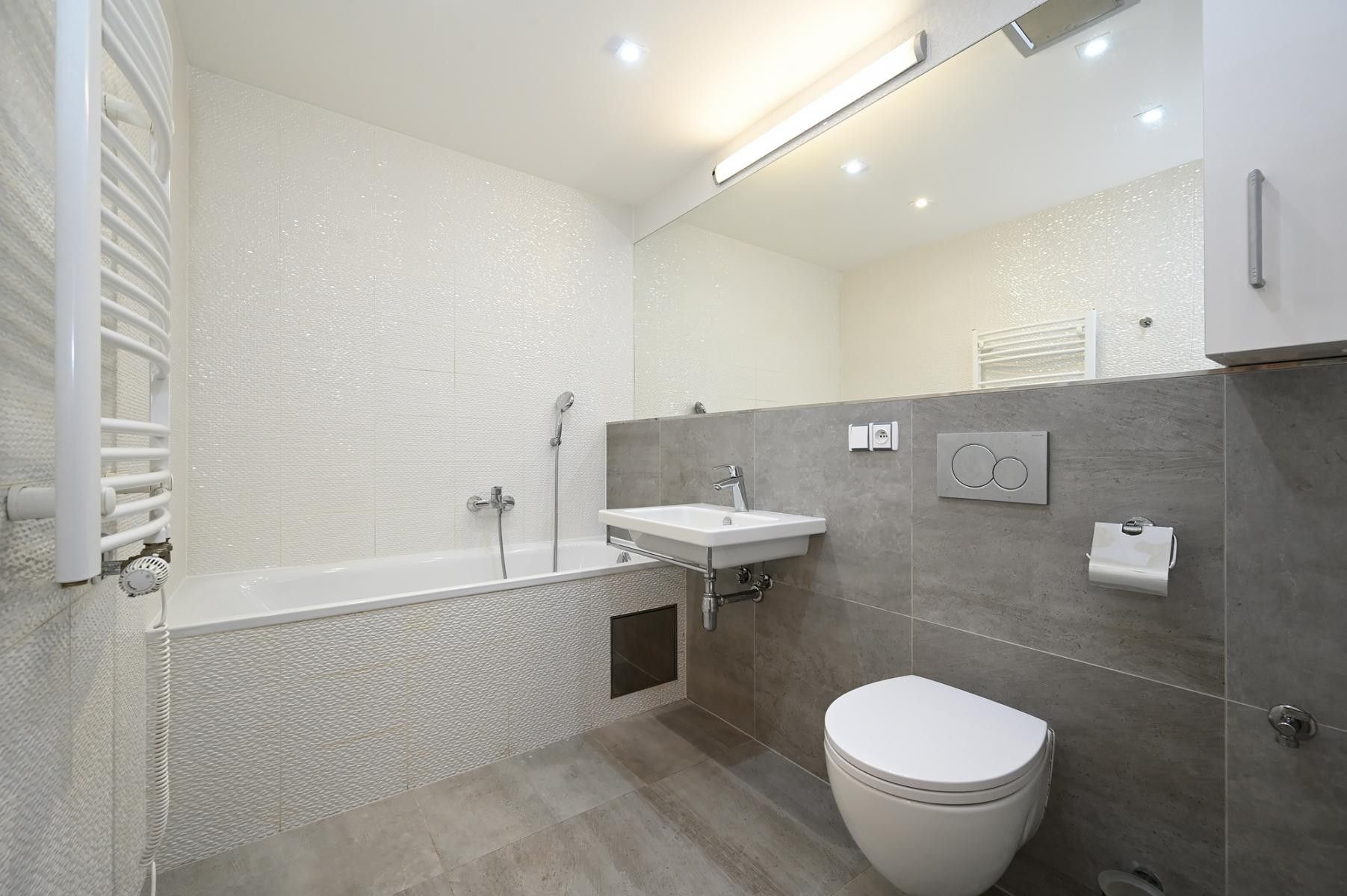 Byt 2+kk · 56 m² · Evropská, Praha - 3