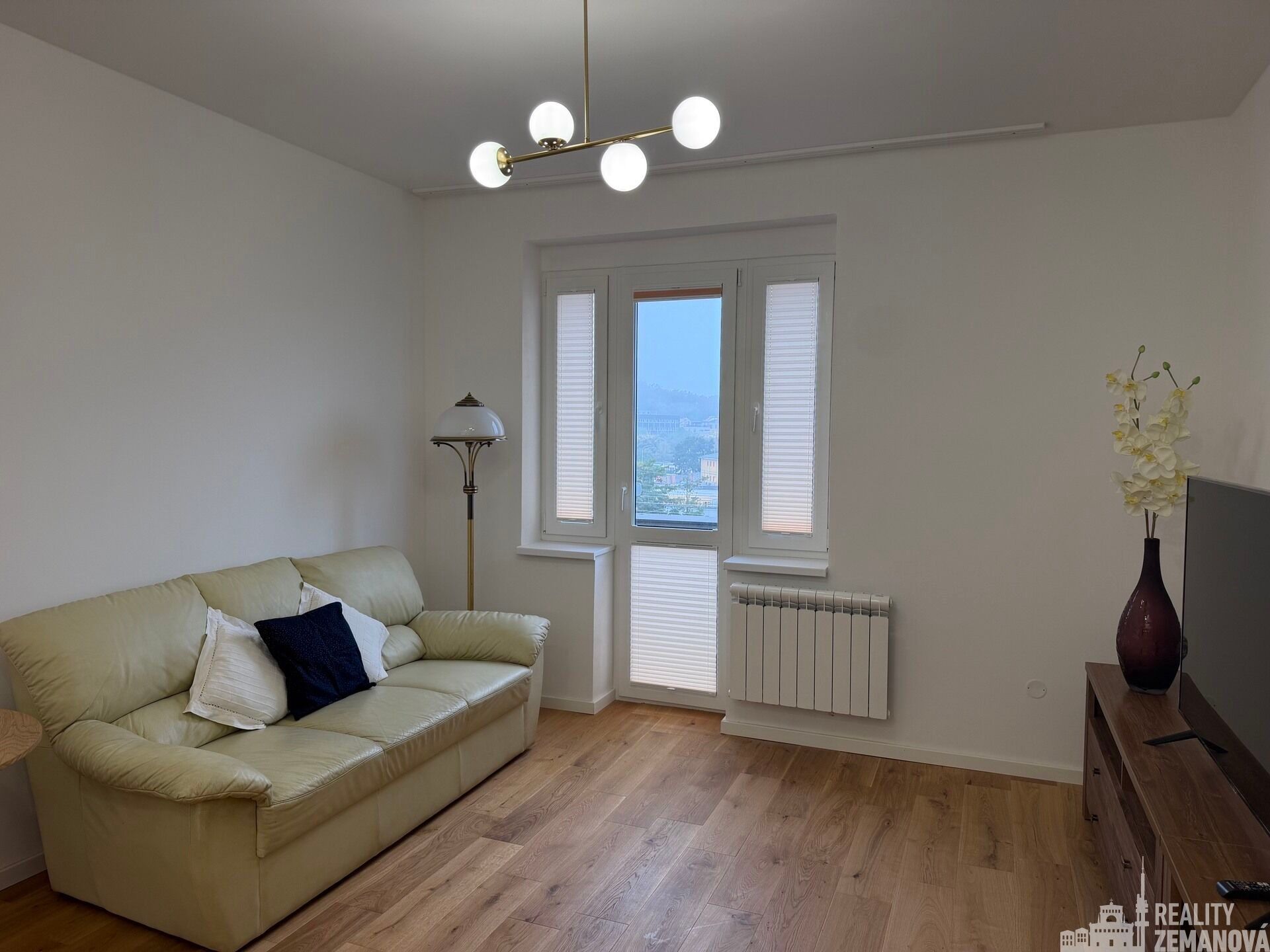 Pronájem byt 2+kk - Petrohradská, Praha, 49 m² - 2