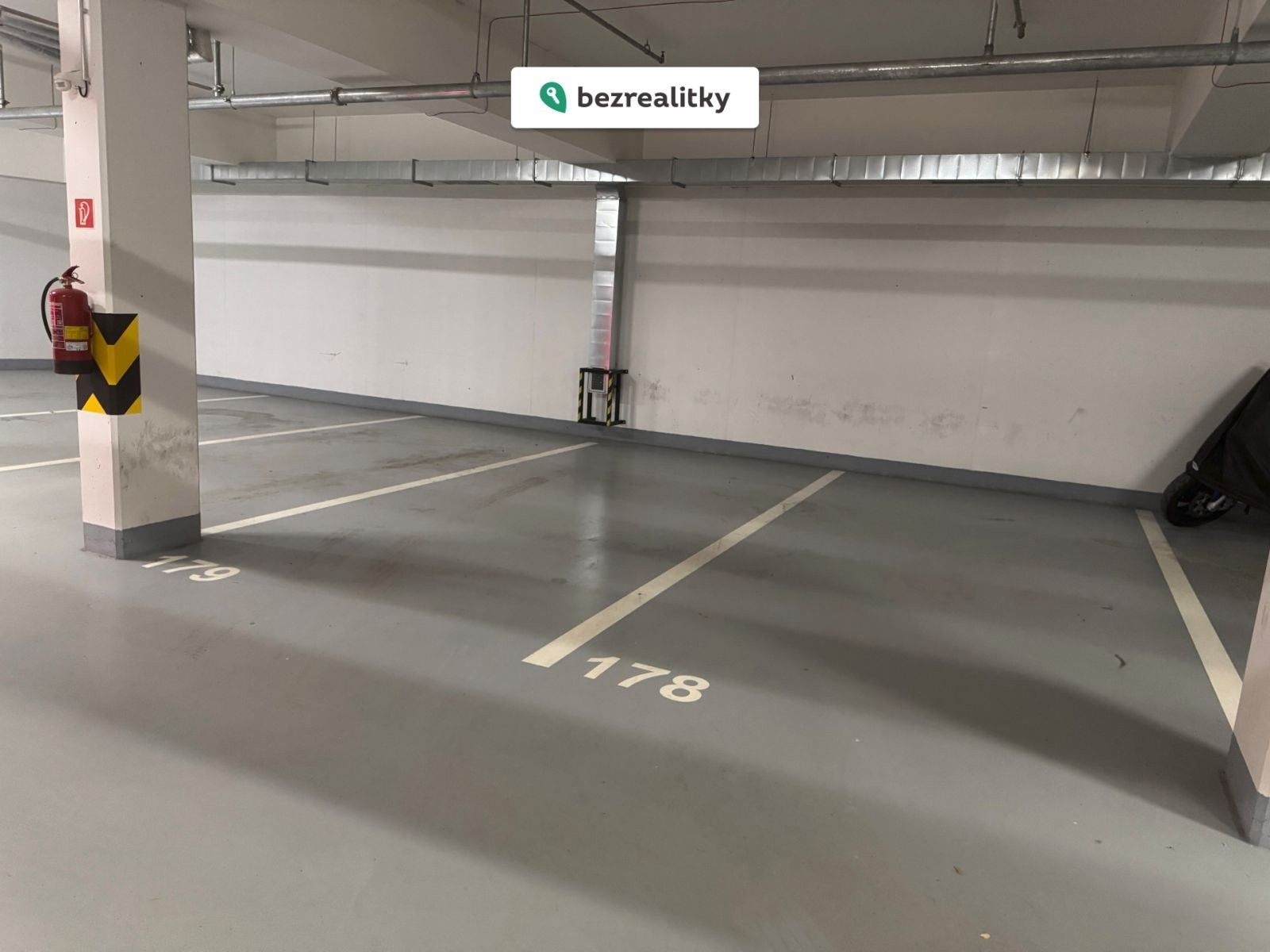 Garáže, Březenská, Praha, 31 m²